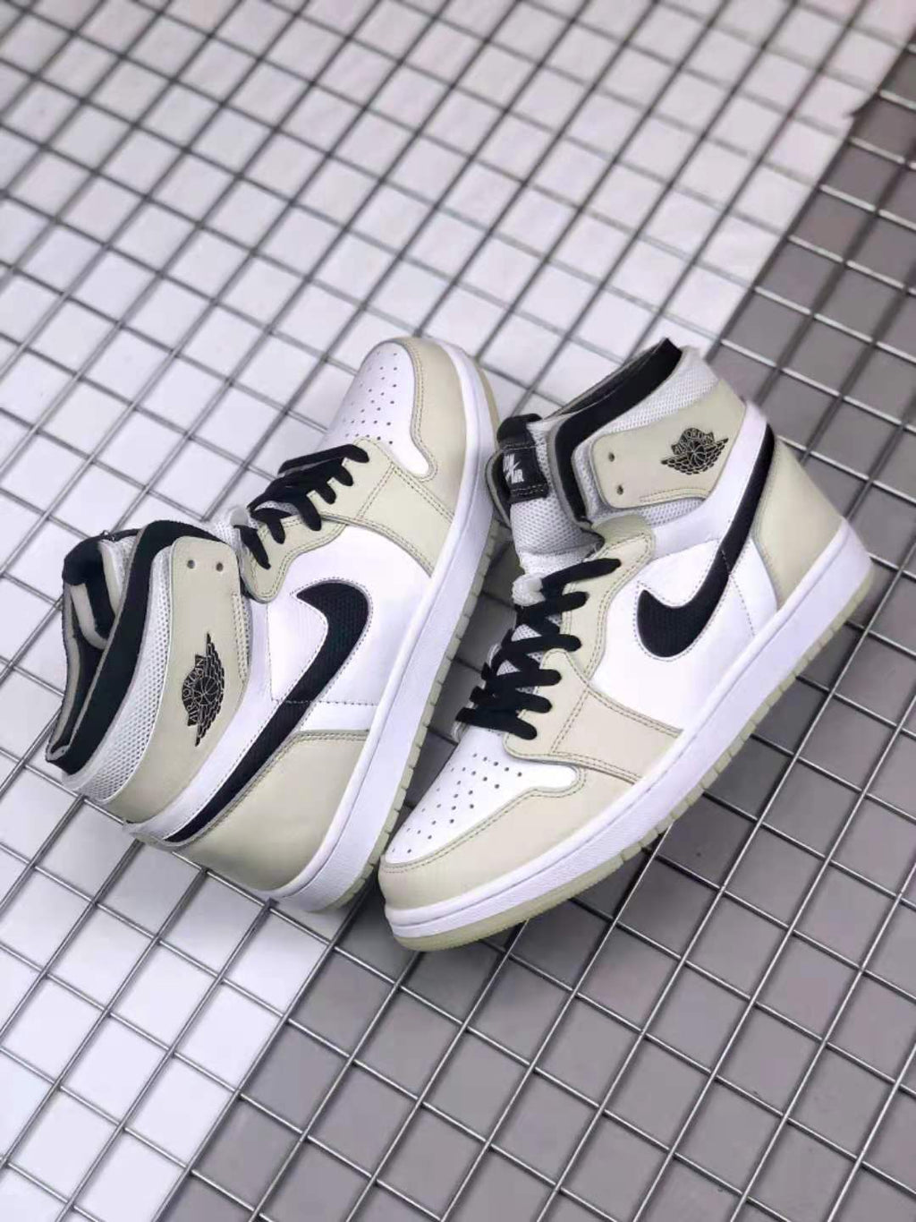 Air Jordan 1 Zoom Comfort Gray White Black CT0979-002 - product image from the listing.
