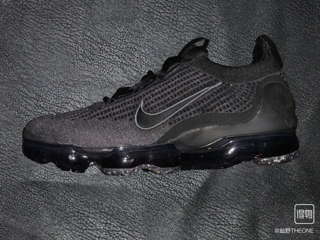 Nike Air VaporMax Flyknit 2021 Triple Sneakers in Black DH4084-001 - product image from the listing.