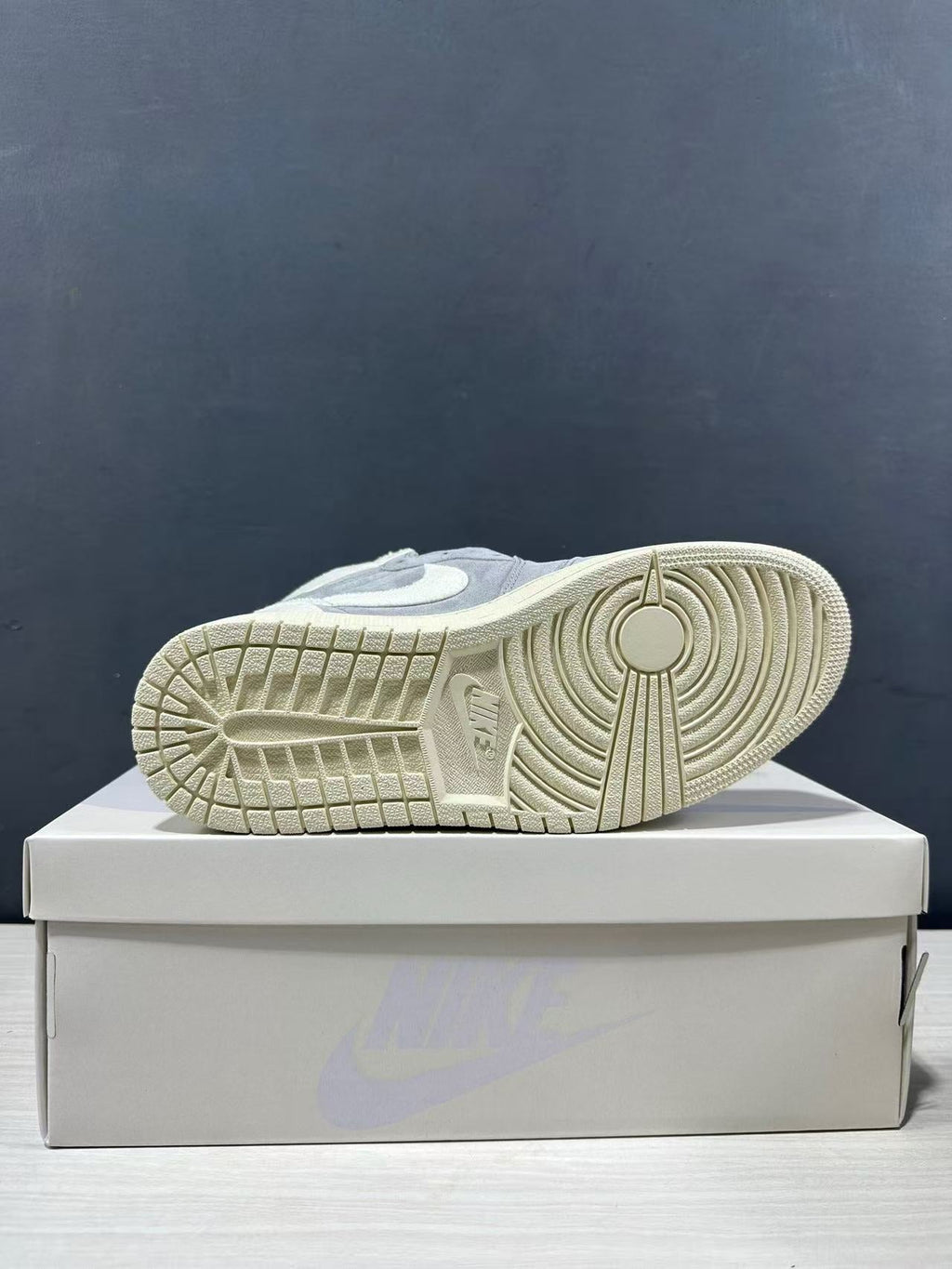 Air Jordan 1 High Sneakers Grey FD8636-011 - product image from the listing.