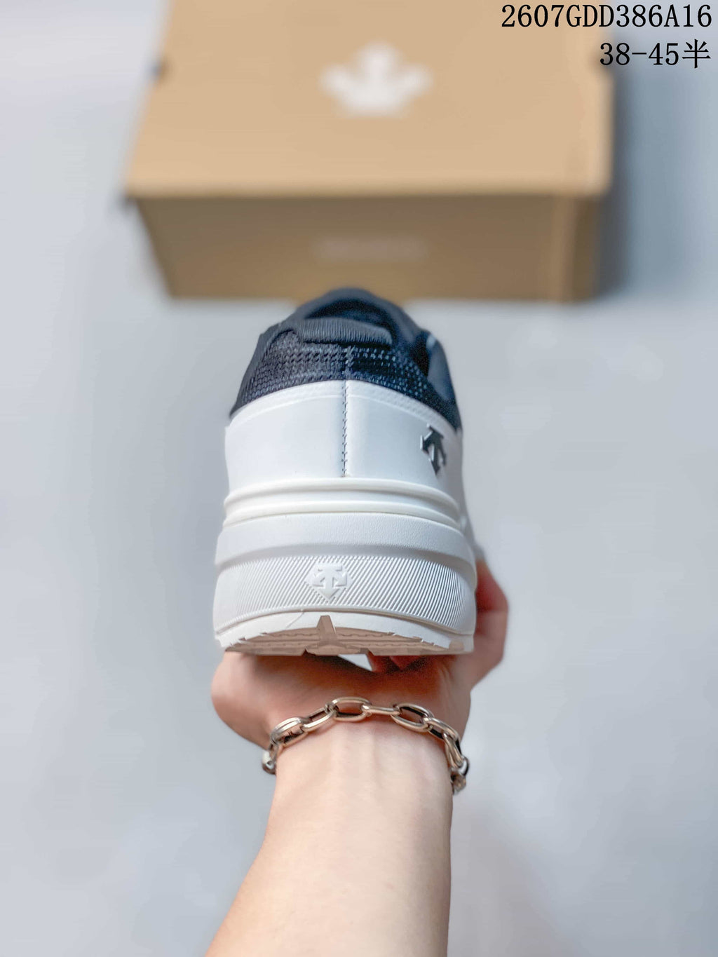 DESCENTE Dualis PRIME WIRE2.0 Sneakers in Navy White 07GDD386A16 - product image from the listing.