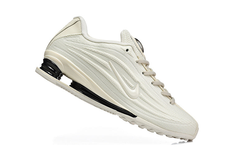 Nike Shox R4 Trainers in Off-White - product image from the listing.