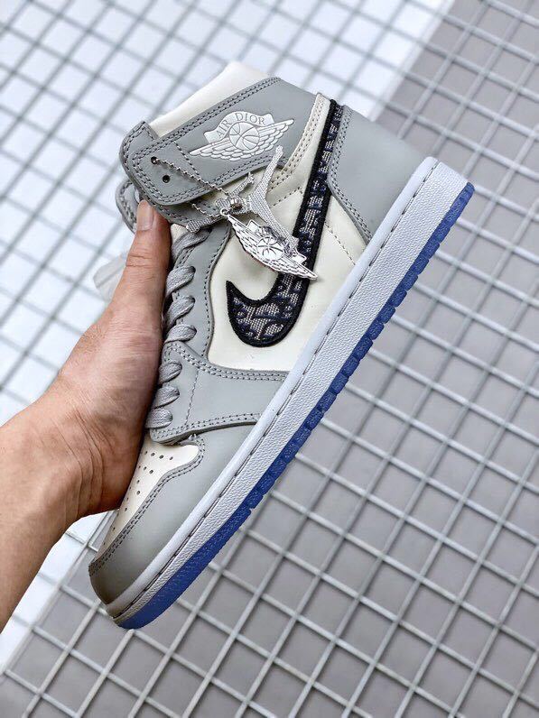 Dior x Air Jordan 1 High OG Trainers CN8607-002 - product image from the listing.