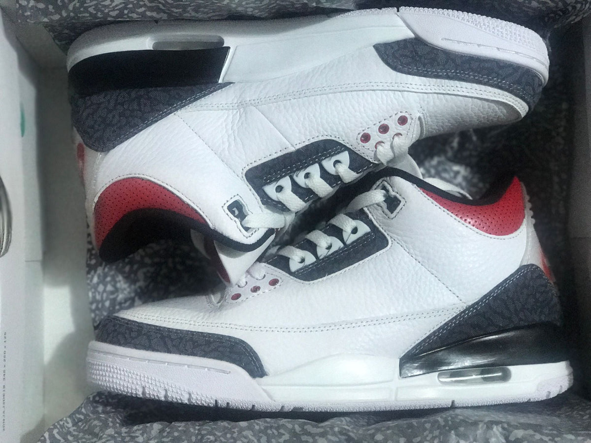 Air Jordan 3 Retro SE Sneakers White Fire Red Black - product image from the listing.