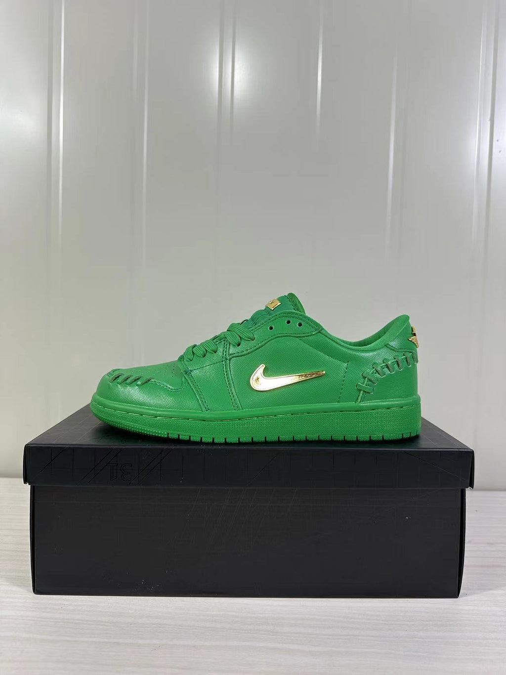 Air Jordan 1 Low Green FN5032-300 Sneakers - product image from the listing.