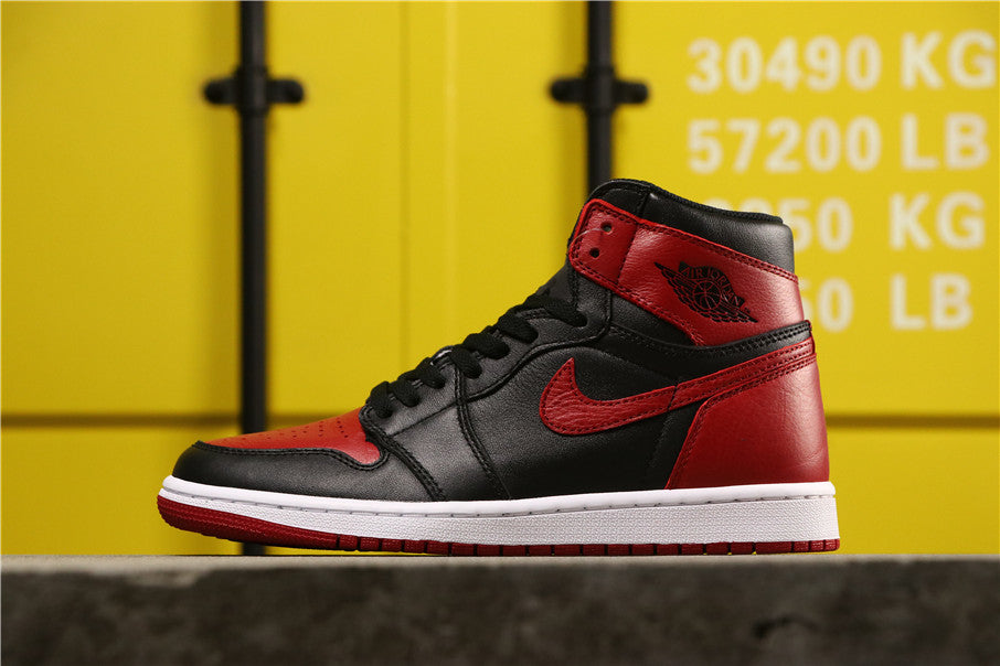 Air Jordan 1 High Banned in Black Red 555088-001 - product image from the listing.