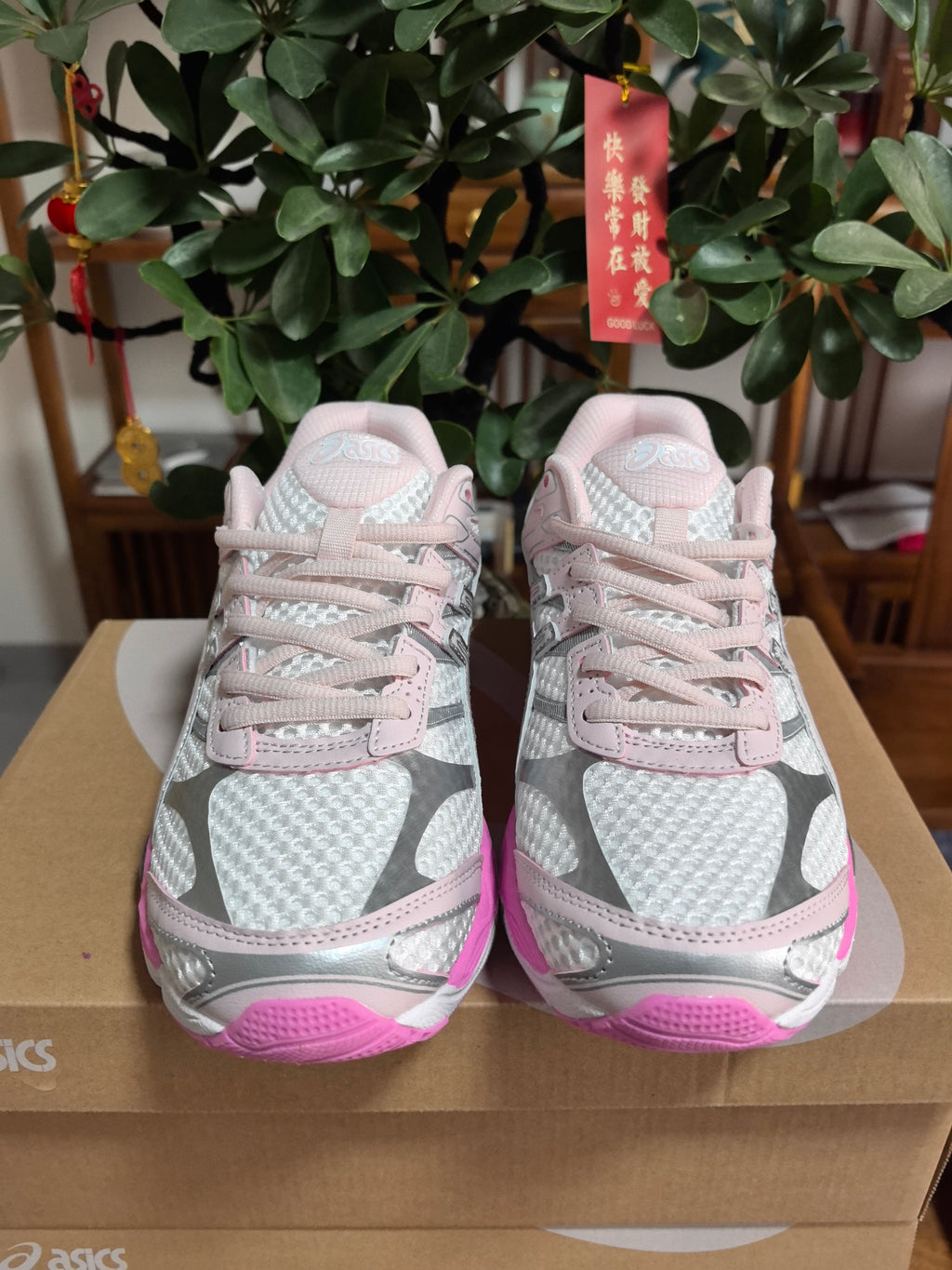 Peach Pink ASICS GEL-Cumulus 16 Sneakers - product image from the listing.