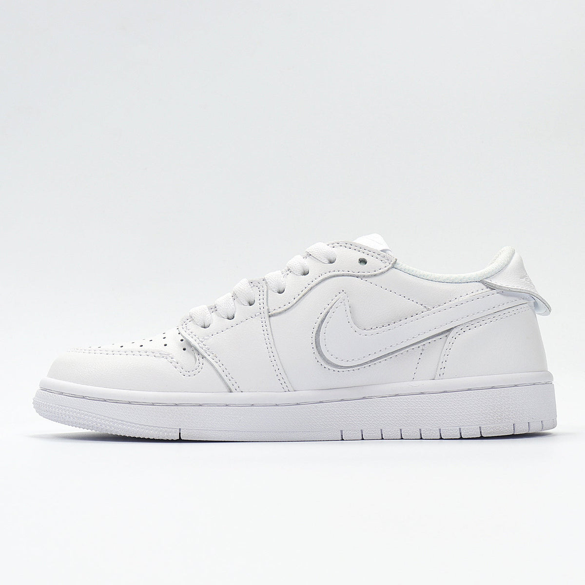 White Sneaker CJ7891- ID - Nike Air Force 1 Low - product image from the listing.