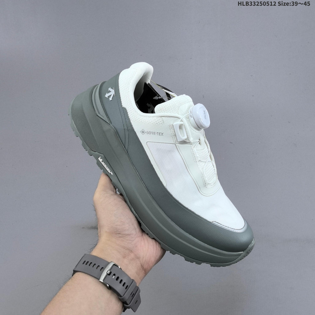 DESCENTE Circuit LTR Wire 2.0 Sneakers in White Grey - product image from the listing.