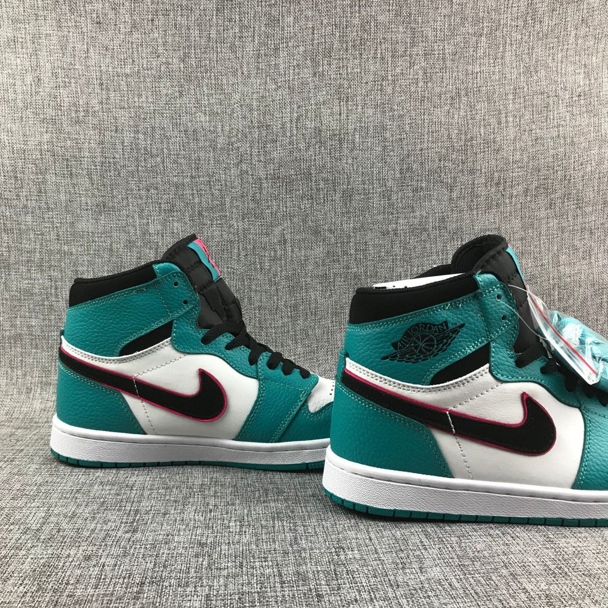 South Coast Toes Sneakers - Air Jordan 1 Retro High OG - product image from the listing.