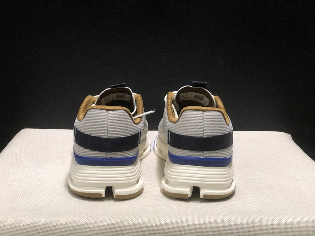 On Cloudnova Form 2 Trainers Silver Heather - product image from the listing.