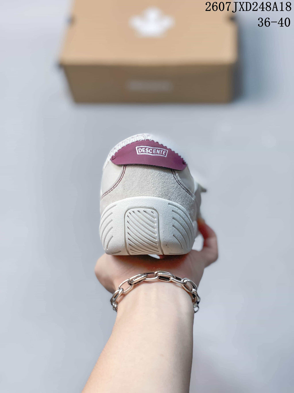 Descente Edge Court Retro Low-Top Sneakers in White SP323LSN82 - product image from the listing.
