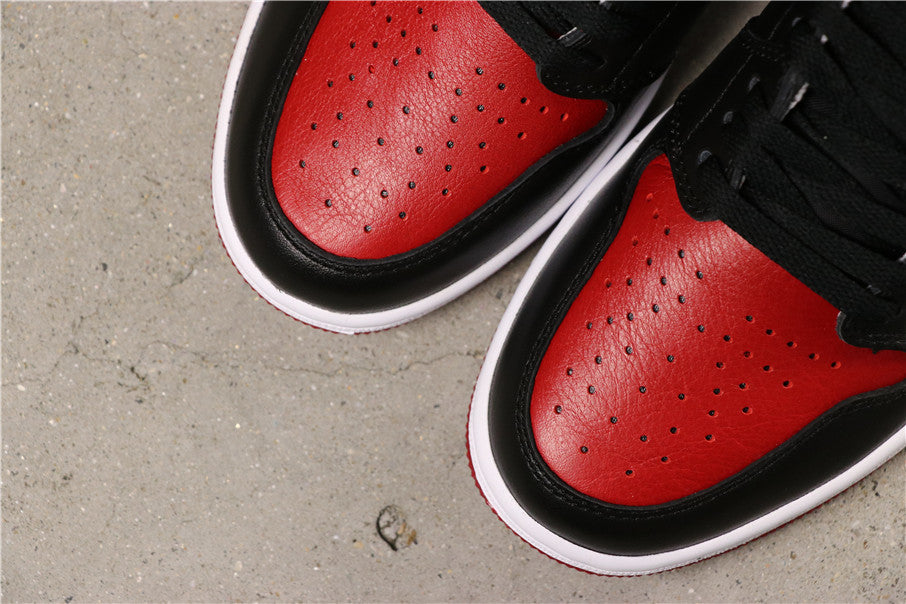 Air Jordan 1 High Banned in Black Red 555088-001 - product image from the listing.