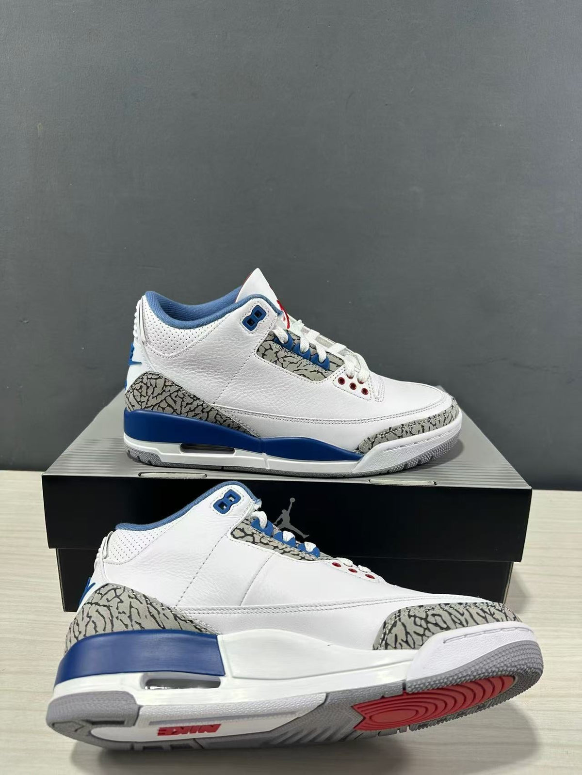Air Jordan 3 Retro True Blue Sneakers White/Blue IF4396-104 - product image from the listing.