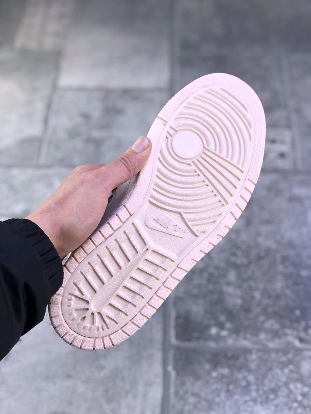 Pearl White CT0979-107 Sneakers - Nike Air Jordan 1 High - product image from the listing.
