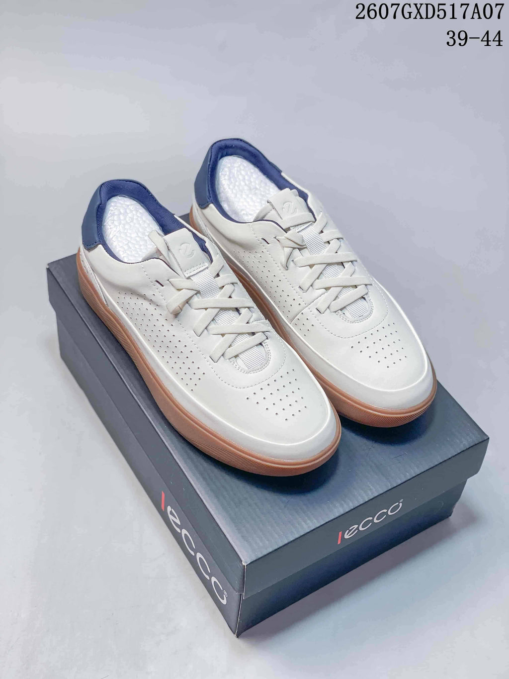Men's ECCO White Leather Sneakers with Gum Sole 2607GXD517A07 - product image from the listing.