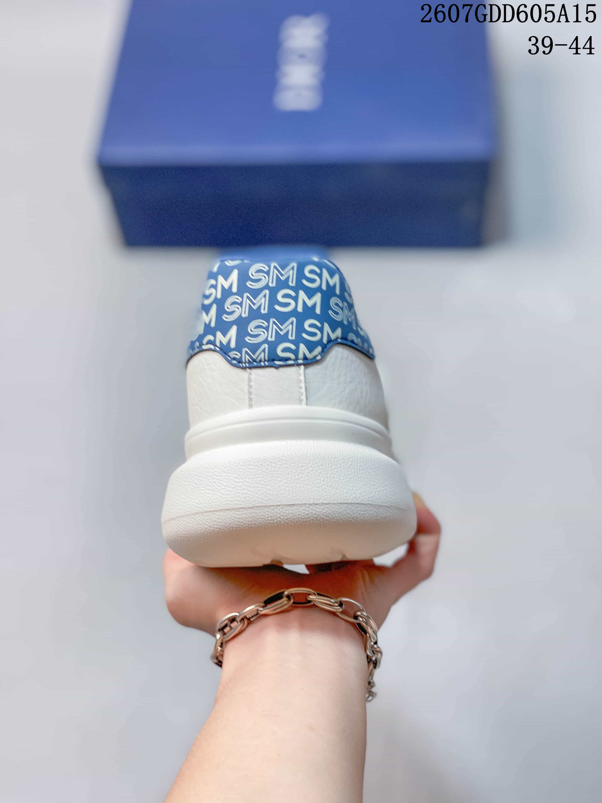 Dior Low-Top Sneakers in White and Blue 2607GDD605A15 - product image from the listing.