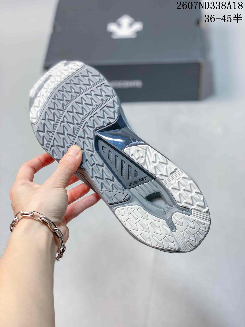 DESCENTE D F WIRE 3.0 Running Sneakers in White Gray - product image from the listing.