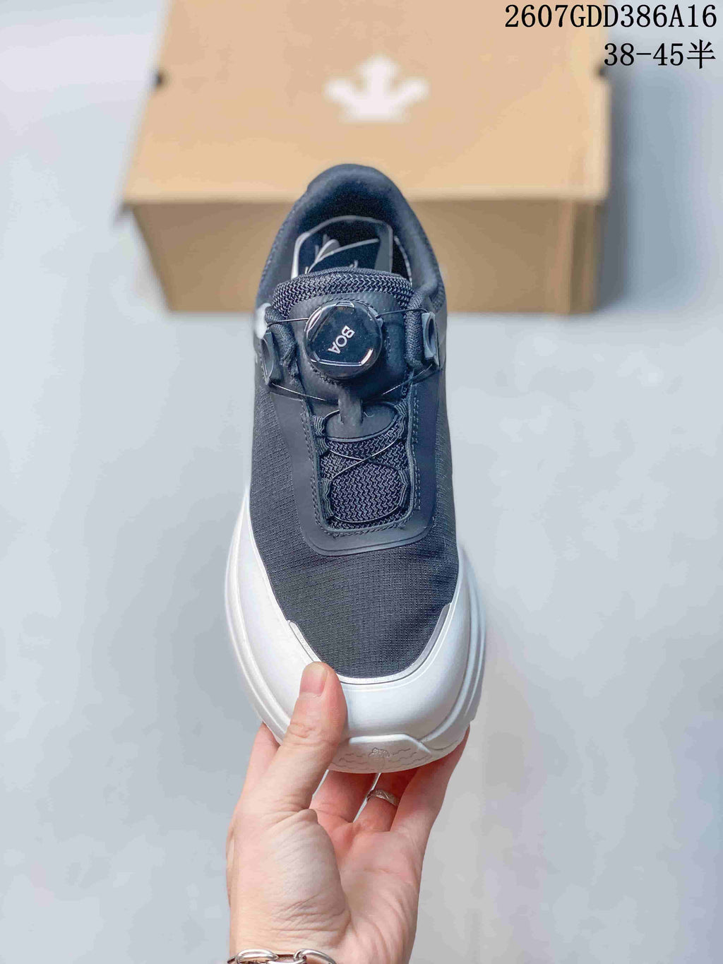 DESCENTE Dualis PRIME WIRE2.0 Sneakers in Navy White 07GDD386A16 - product image from the listing.