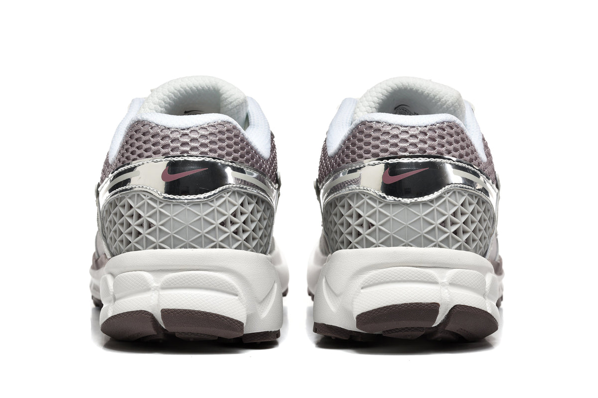 Nike Vomero 5 Trainers in Silver and Mauve - product image from the listing.