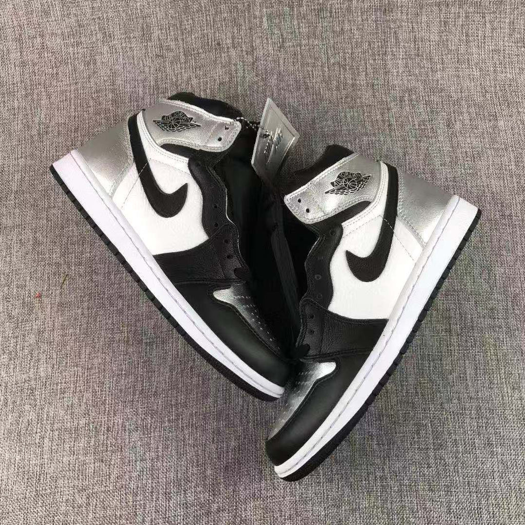 Air Jordan 1 Silver Toe High-Top Sneakers CD0461-001 - product image from the listing.