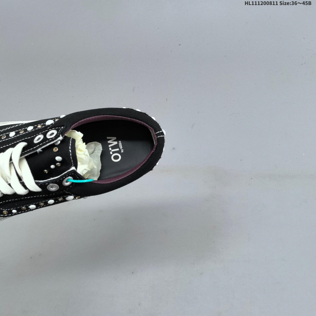 Vans Old Skool Platform Low-Top Sneakers, in Black and White - product image from the listing.