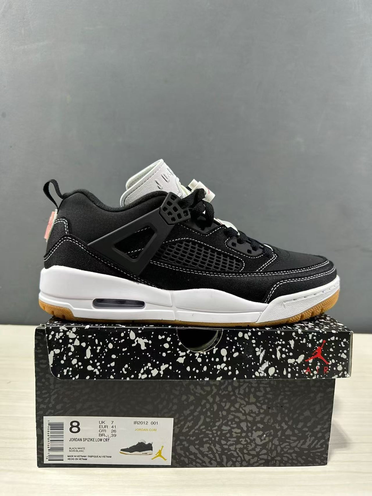 Air Jordan Spizike Low Black White IR2012-001 - product image from the listing.
