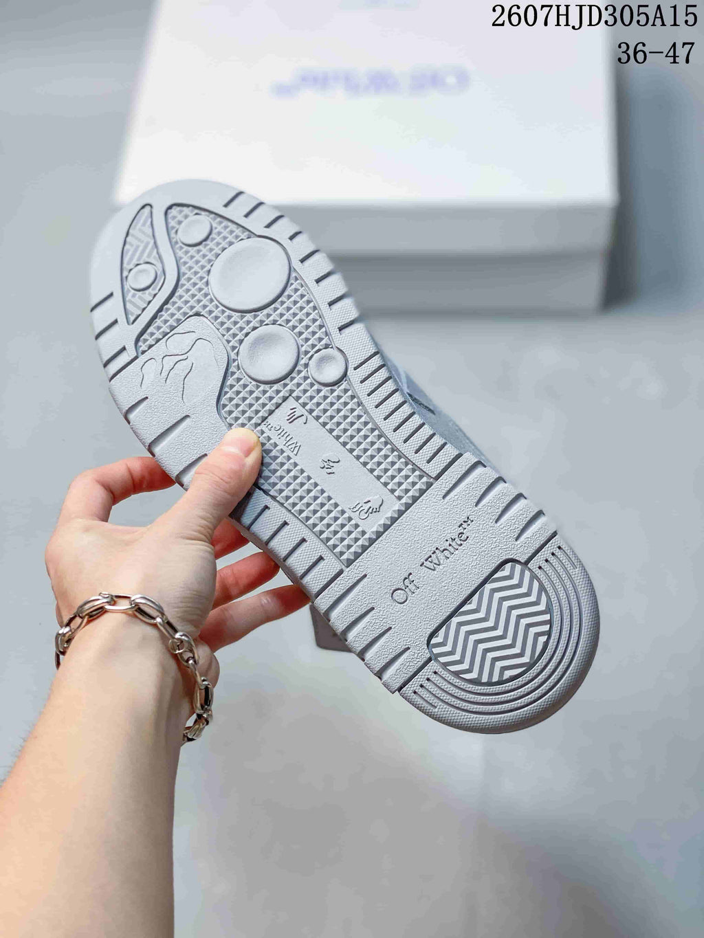 Off-White Low-Cut Lace-Up Sneakers Gray Style 2607HJD305A15 - product image from the listing.
