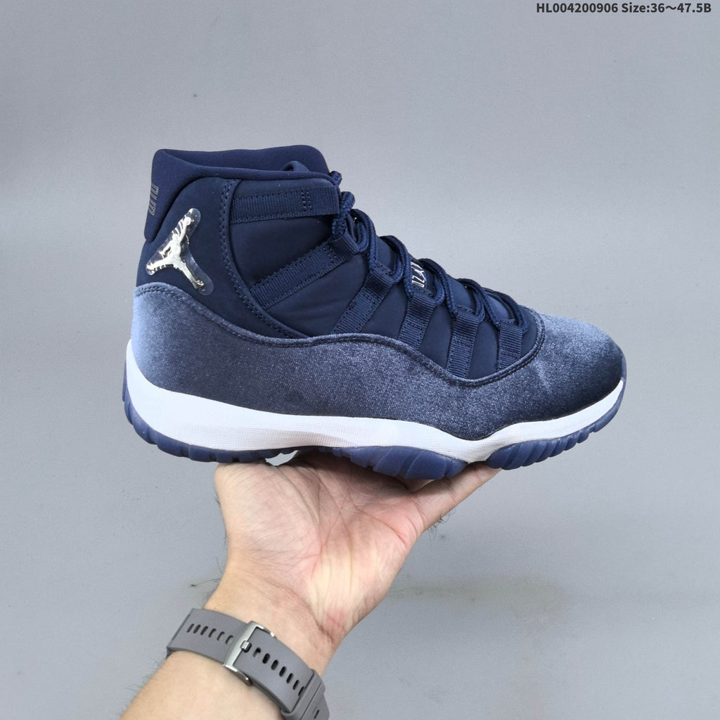 Air Jordan 11 Retro Midnight Navy High-Top Sneakers - product image from the listing.
