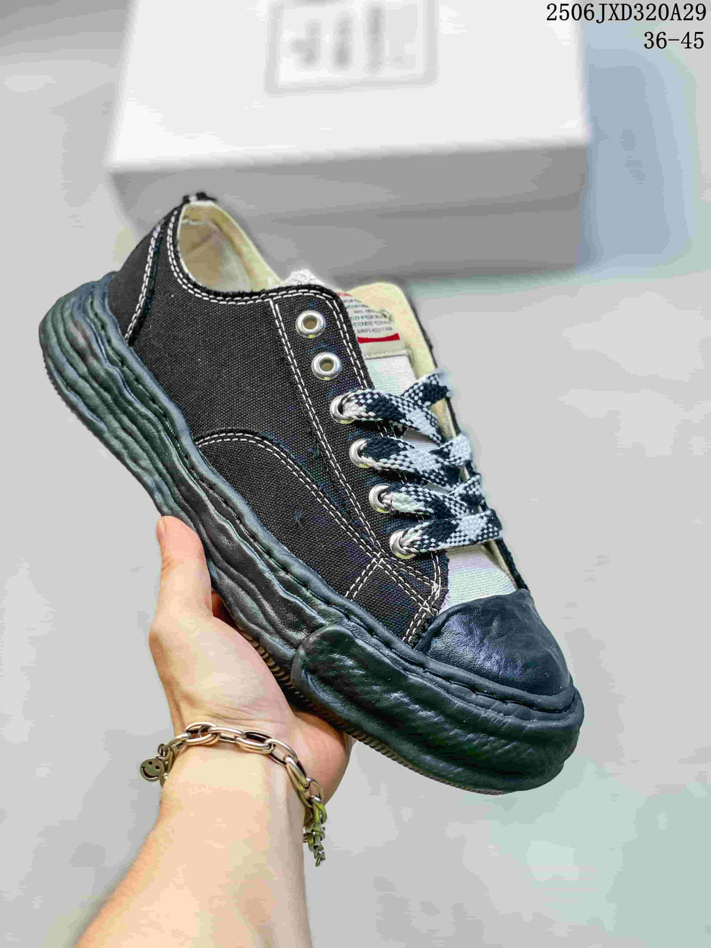 Maison MIHARA YASUHIRO Blakey Sneakers in Black 2506JXD320A29 - product image from the listing.