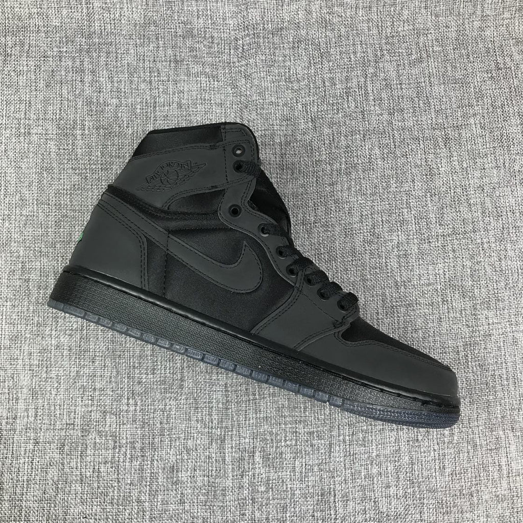 Black Rose Sneakers - Air Jordan 1 Retro High - product image from the listing.