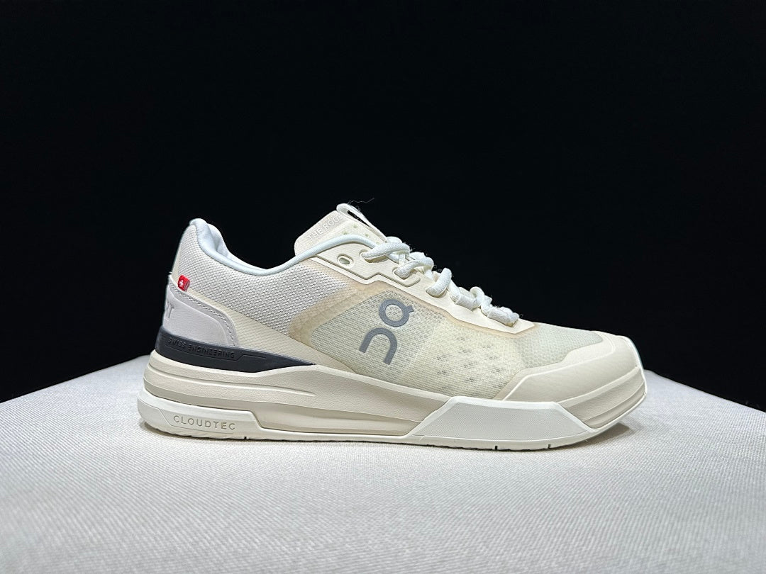 Cream and Black On The Roger Advantage Pro Sneakers - product image from the listing.