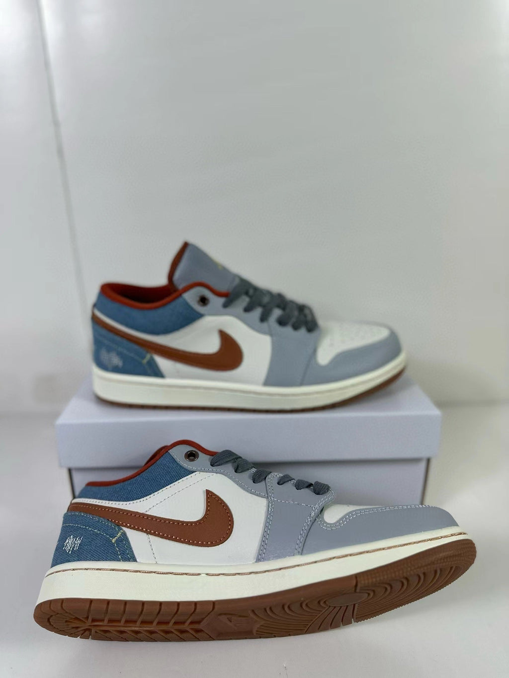 Air Jordan 1 Low Blue White FZ5045-019 - product image from the listing.