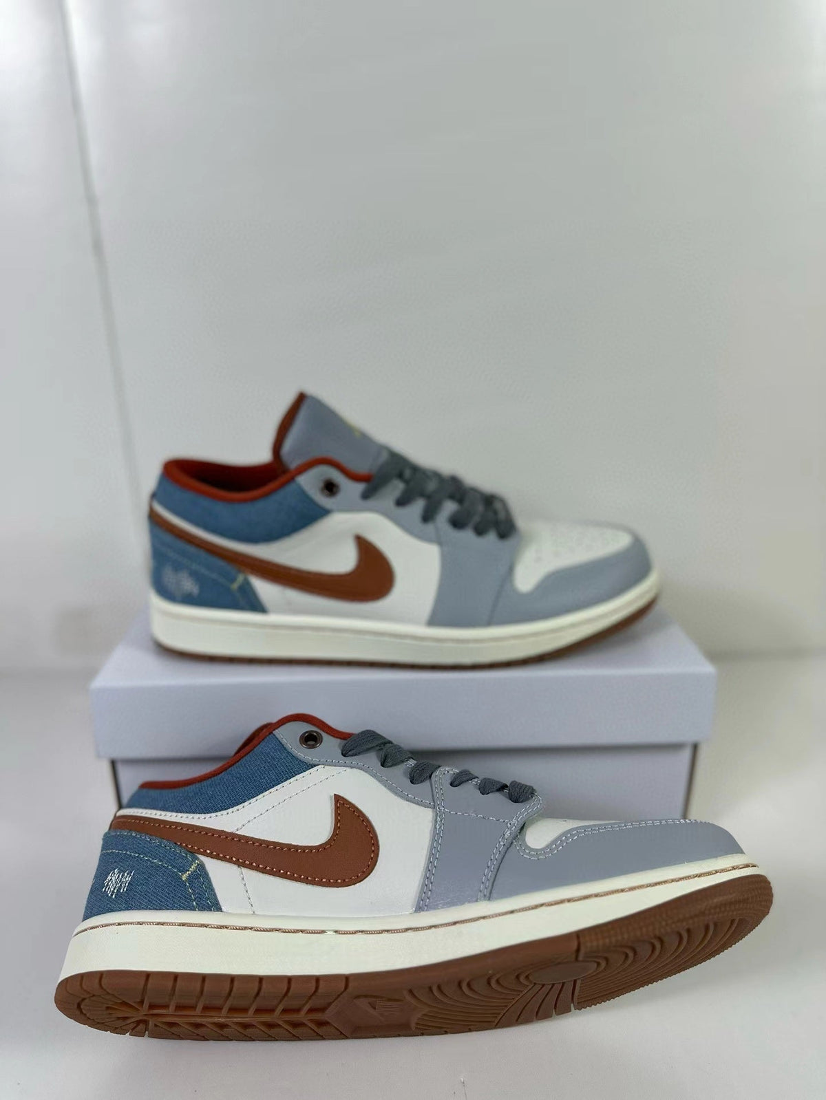 Air Jordan 1 Low Blue White FZ5045-019 - product image from the listing.