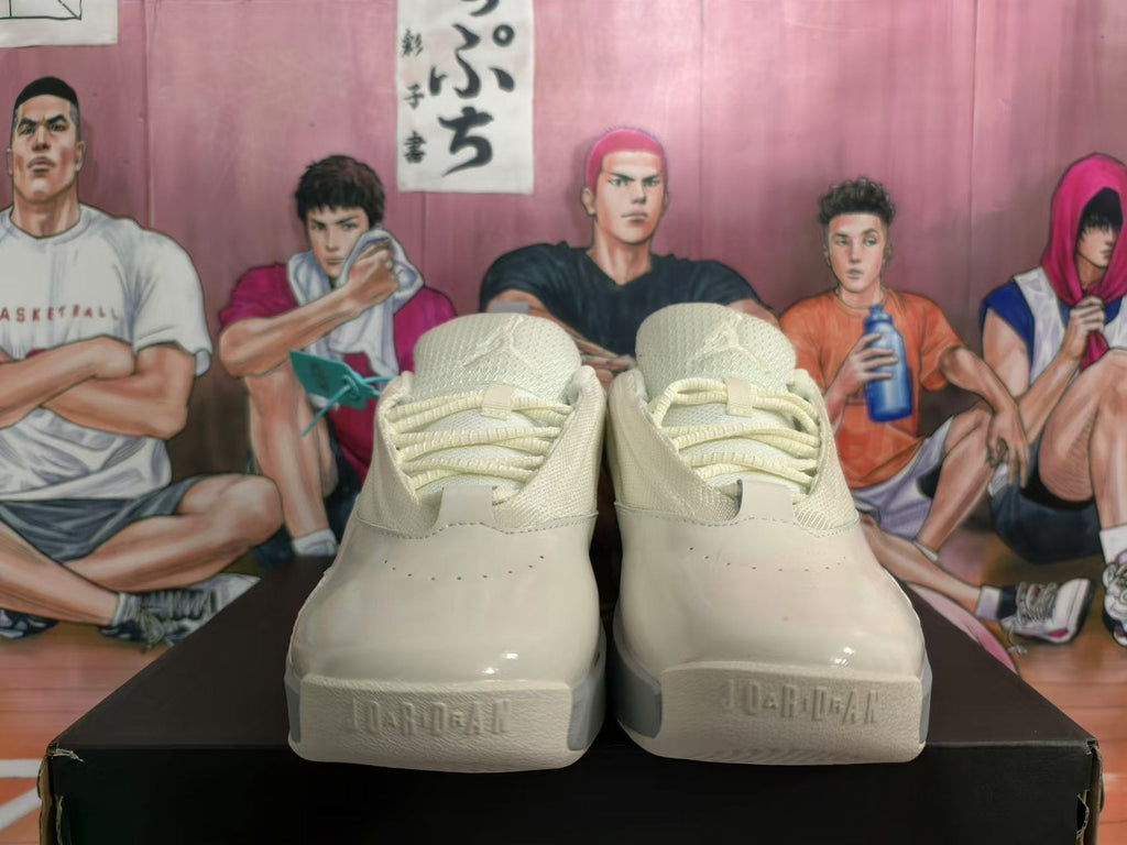 Beige Basketball Trainers with Gray Accents - product image from the listing.