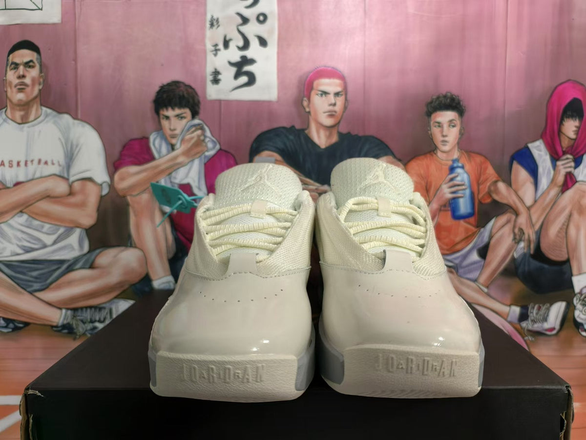 Beige Basketball Trainers with Gray Accents - product image from the listing.