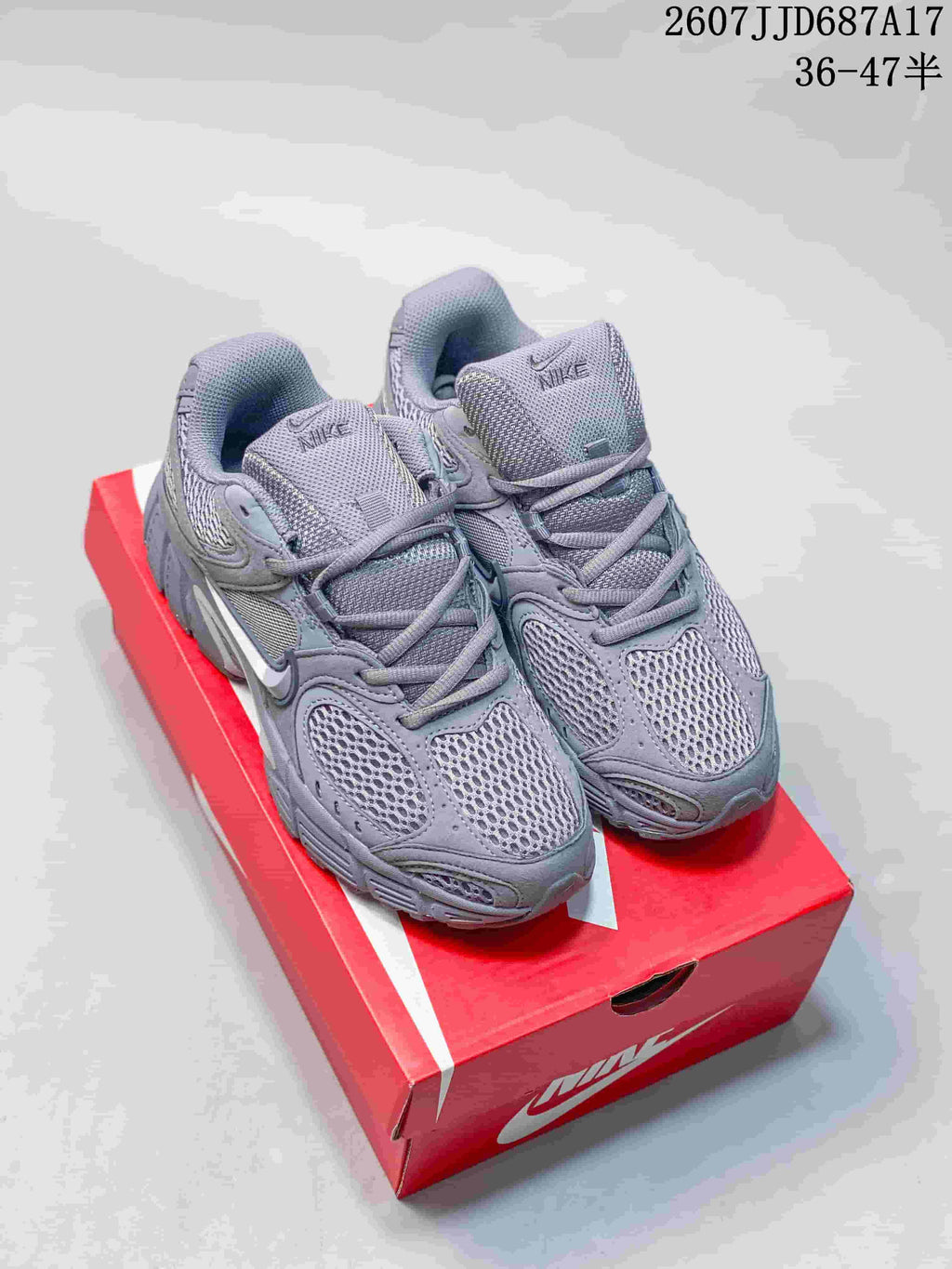 Nike V5 RNR Gray Mesh Low-Cut Sneakers JD687A17 - product image from the listing.