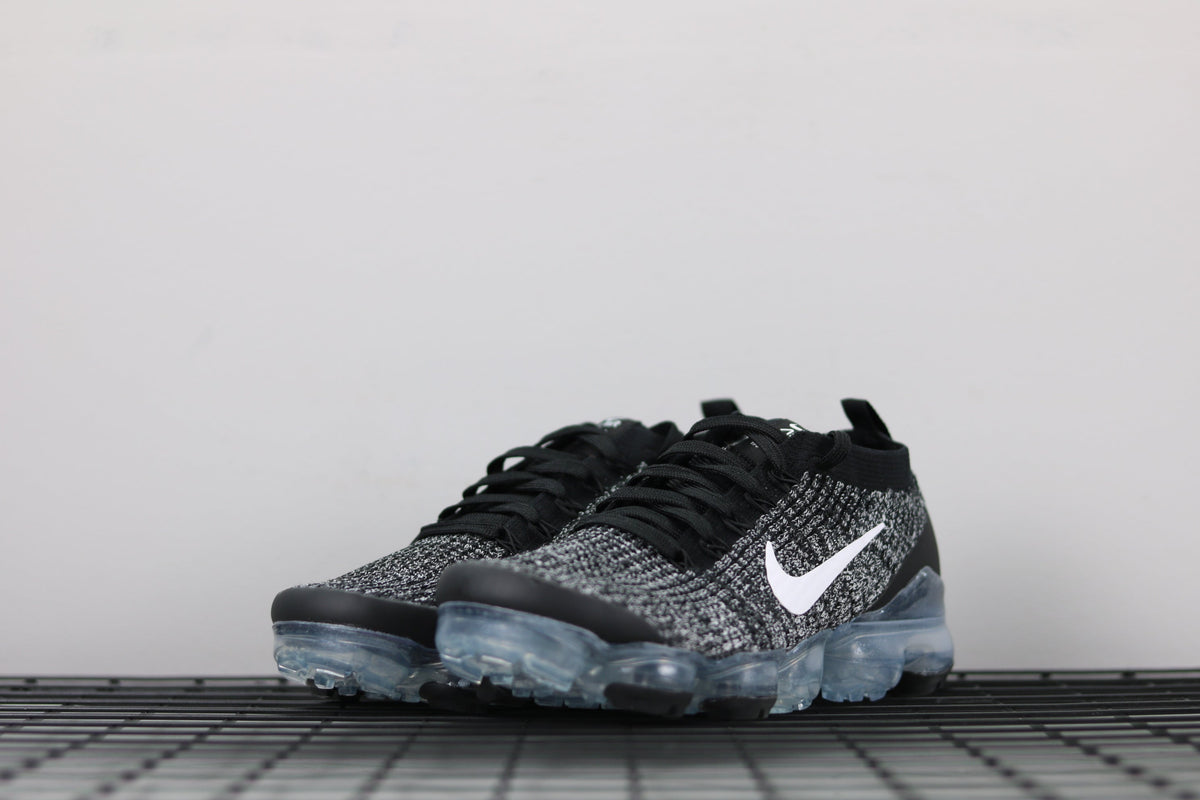 Nike Air VaporMax Flyknit 3 AJ6900-001 Sneakers in Black - product image from the listing.