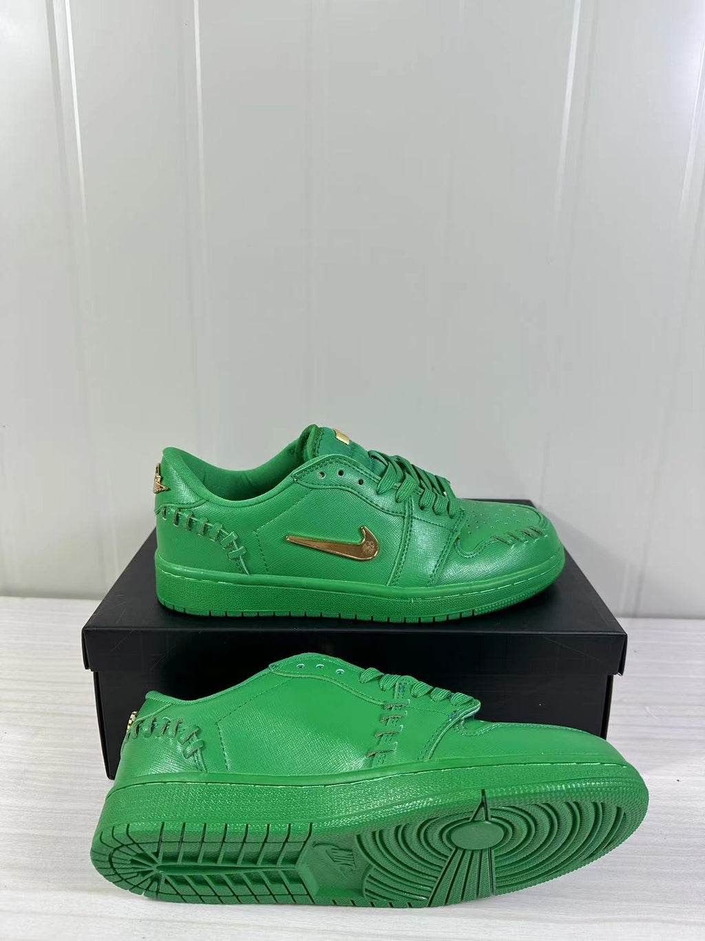 Air Jordan 1 Low Green FN5032-300 Sneakers - product image from the listing.