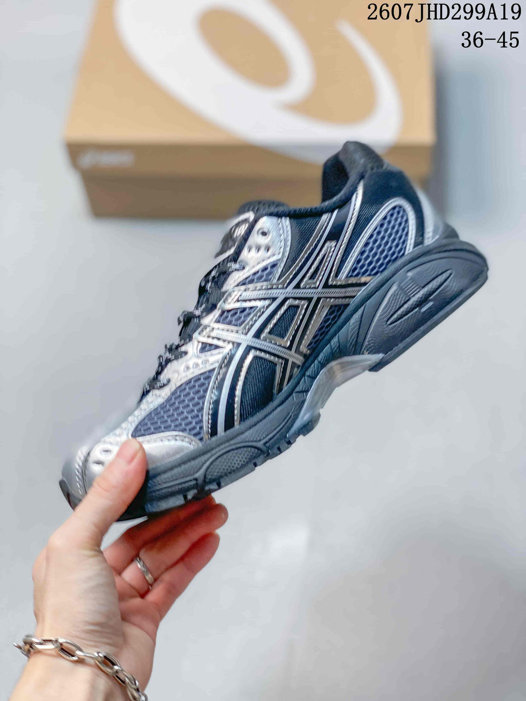 ASICS Gel-Nimbus 10.1 Sneakers in Black Silver 2607JHD299A19 - product image from the listing.