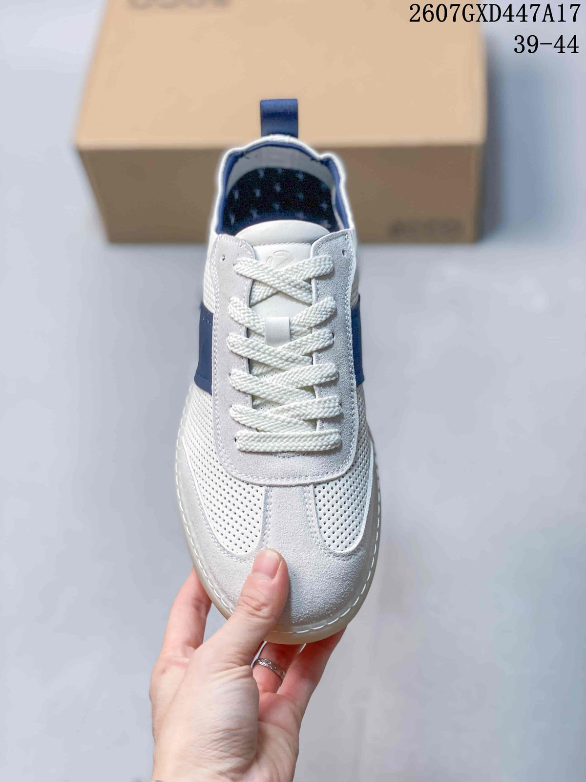 ECCO 2607GXD447A17 White and Blue Perforated Trainers - product image from the listing.