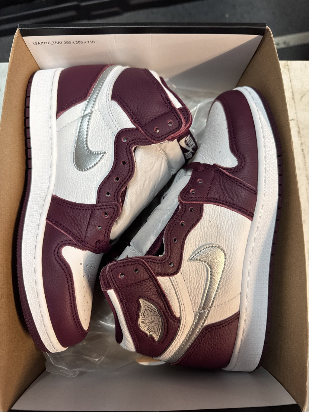 NIB NIKE AIR JORDAN 1 RETRO HIGH GS BORDEAUXL | Topless Box - Size 6Y - product image from the listing.