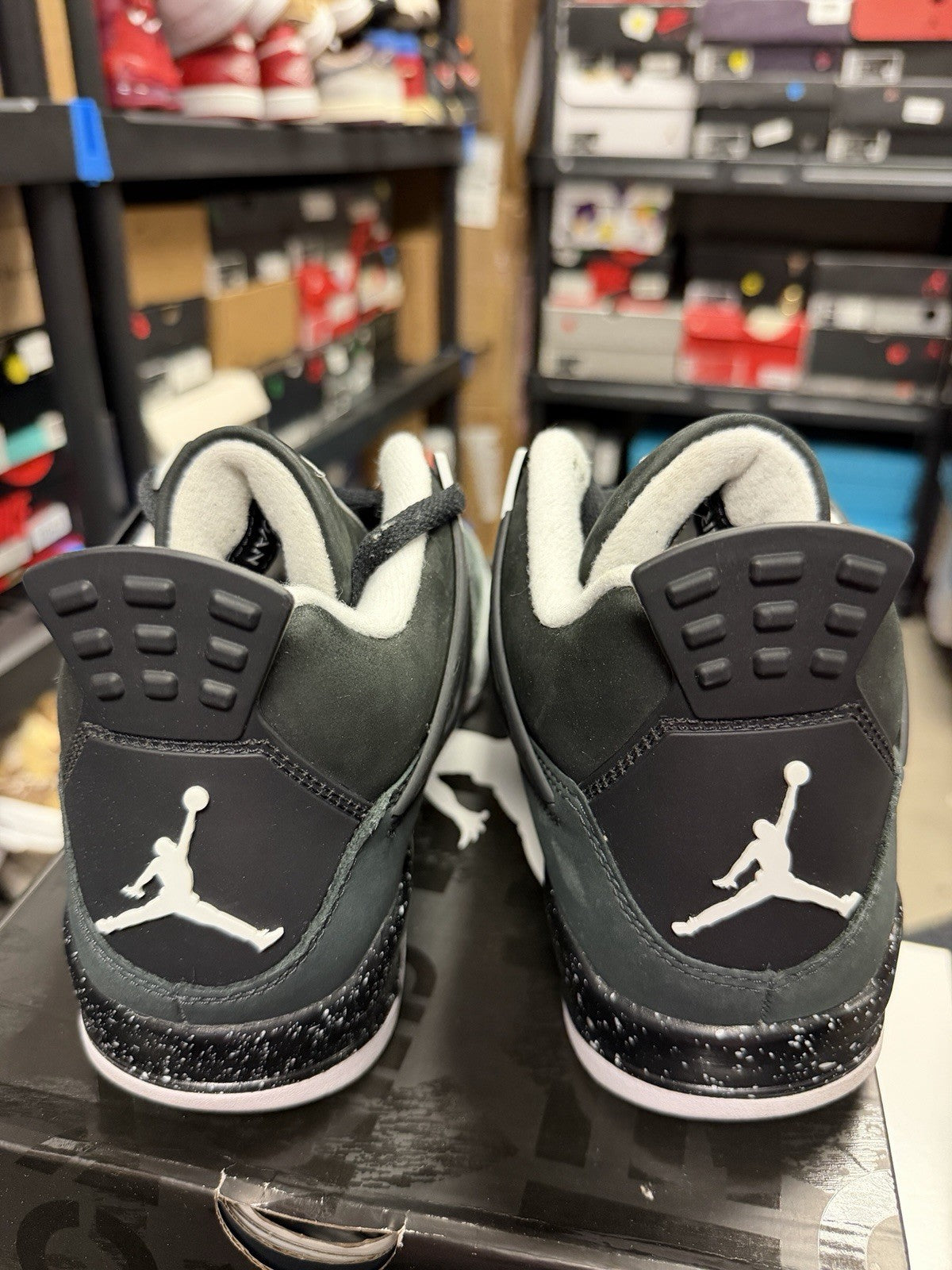 VNDS - Nike Air Jordan 4 Retro 2024 Fear (SIZE 9) - product image from the listing.