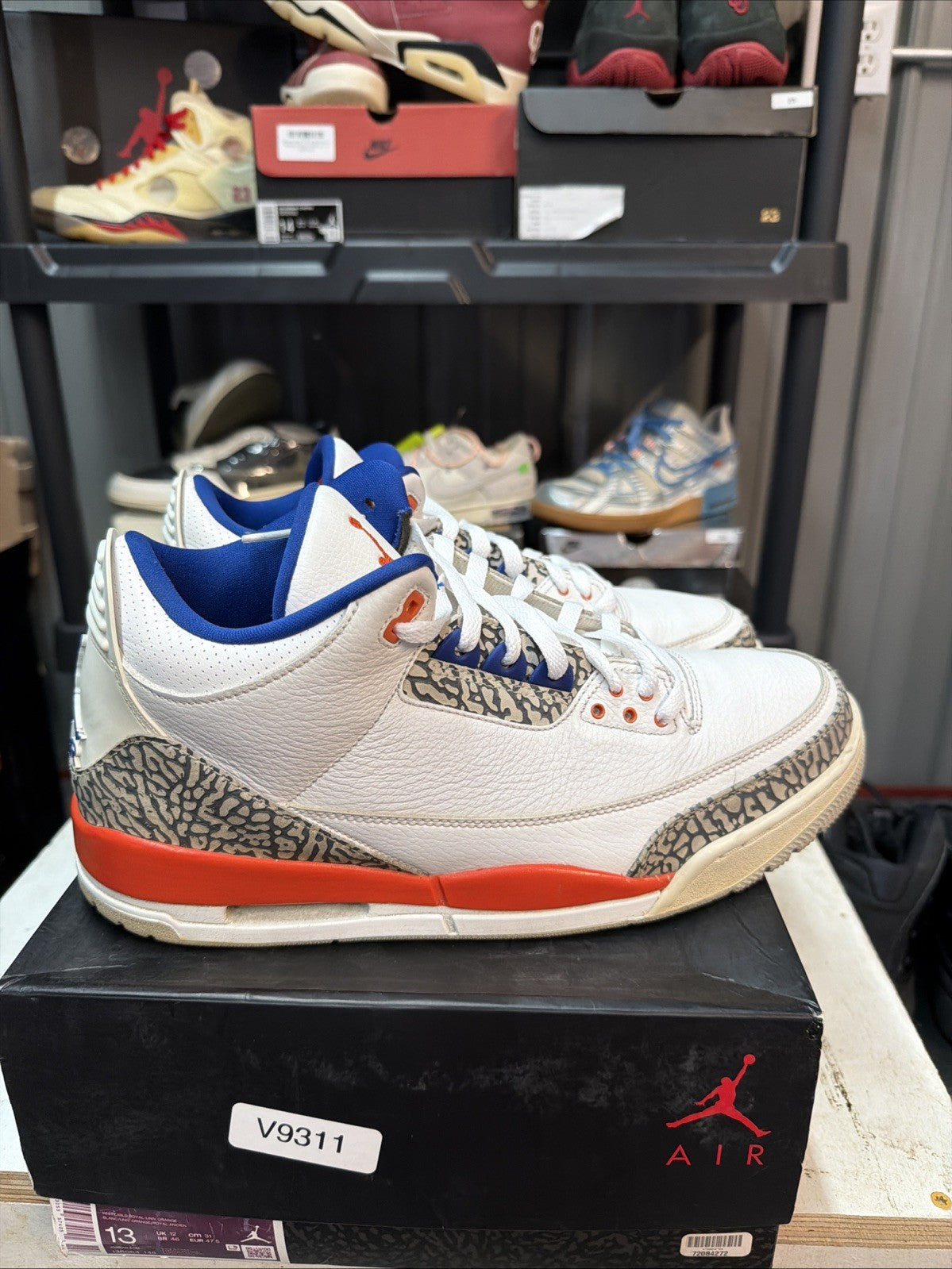 "KNICKS" Air Jordan 3 Retro 2019 - Size 13 - 136064 148 (10307-312) Pre-owned - product image from the listing.