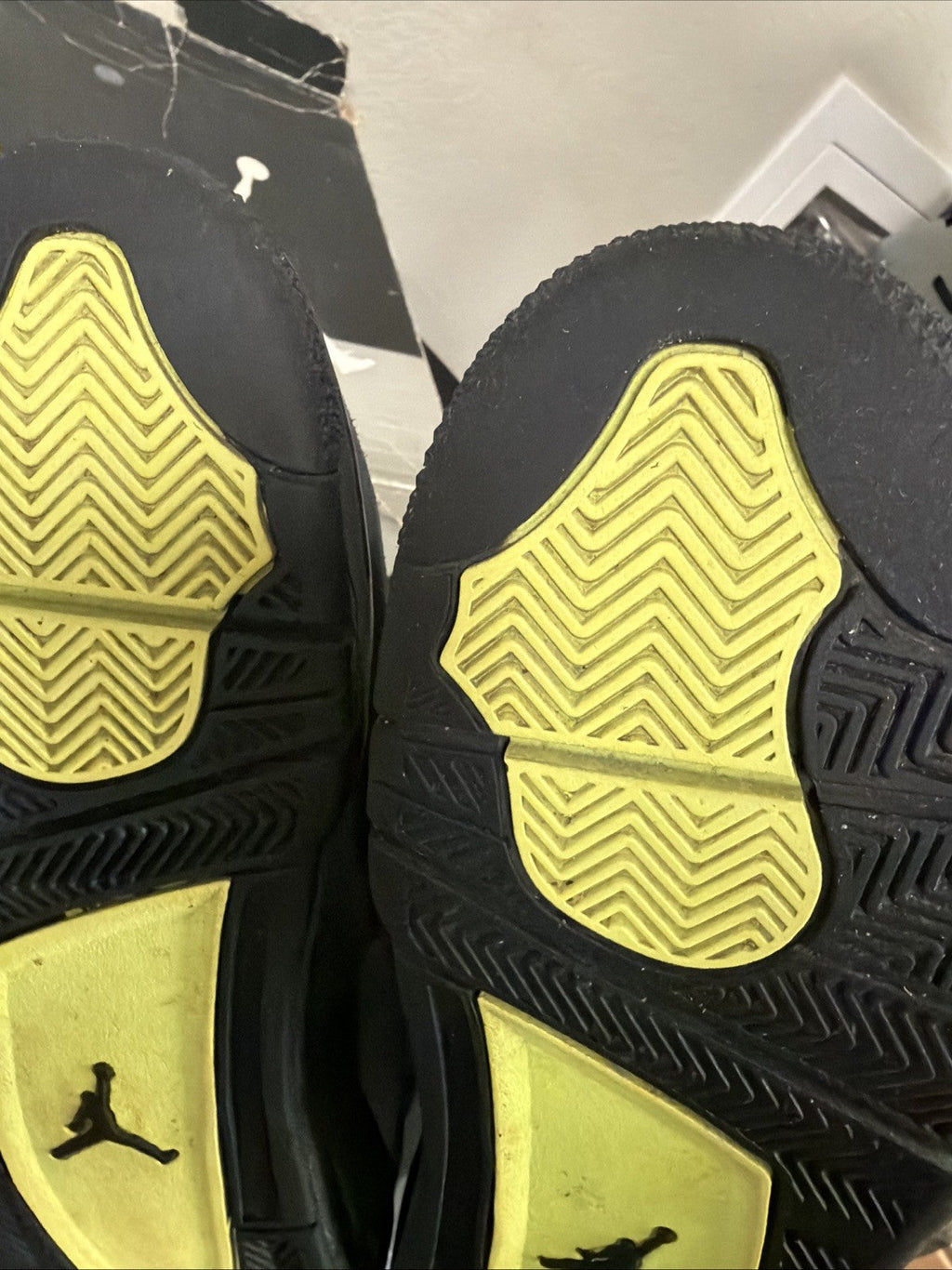 Men's Air Jordan 4 Retro SE Neon 95 Size 12 Used OG Box - product image from the listing.