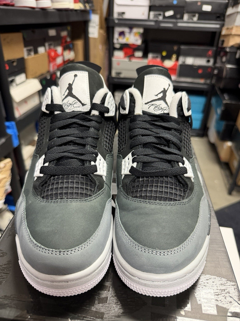 VNDS - Nike Air Jordan 4 Retro 2024 Fear (SIZE 9) - product image from the listing.