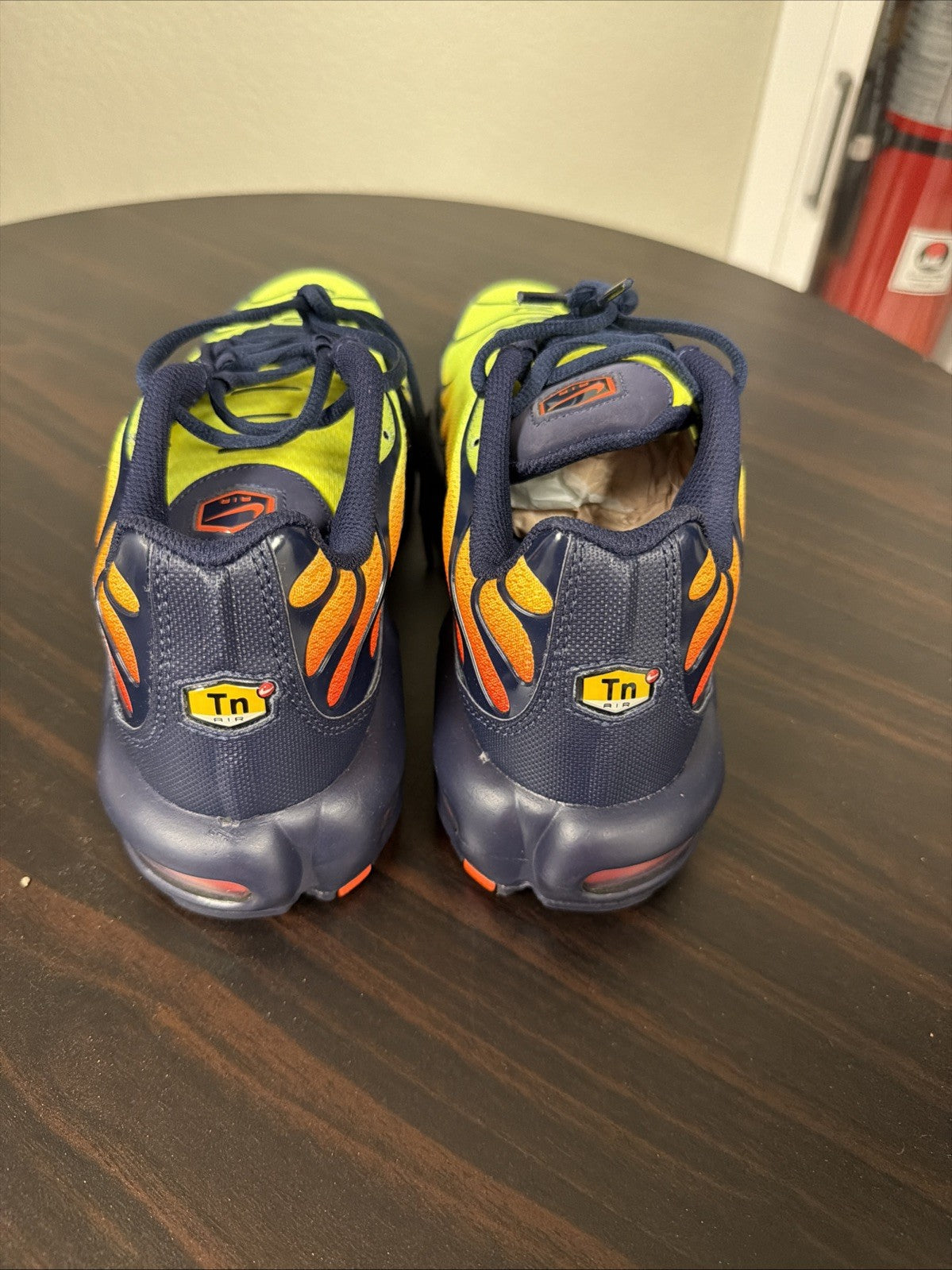 Men's Nike Air Max Plus Shoes Venom Blackened Blue DM0032-701 size 10 NEW - product image from the listing.