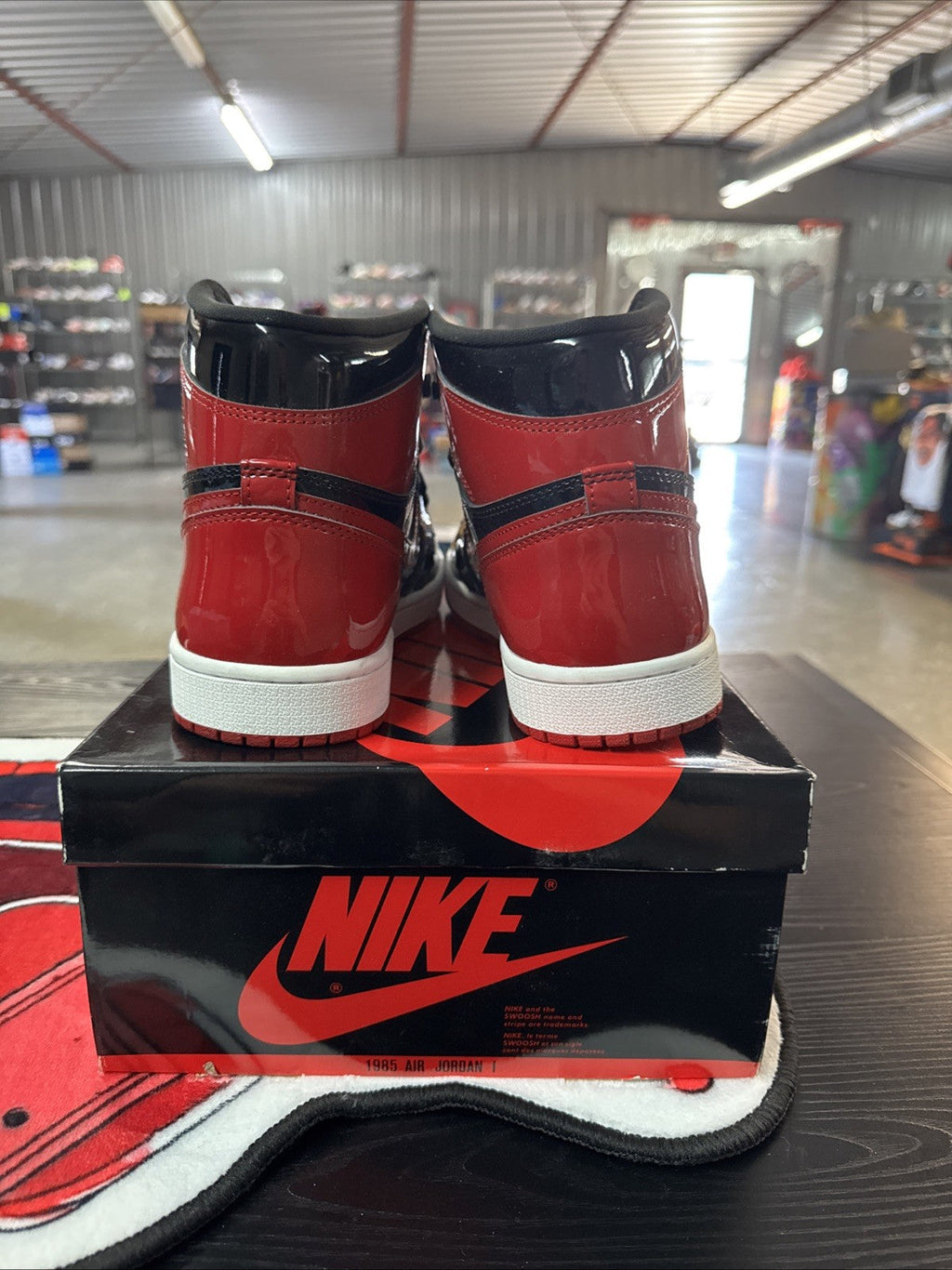 "Patent Bred" SIZE 10 - Nike Air Jordan 1 High Retro OG - product image from the listing.