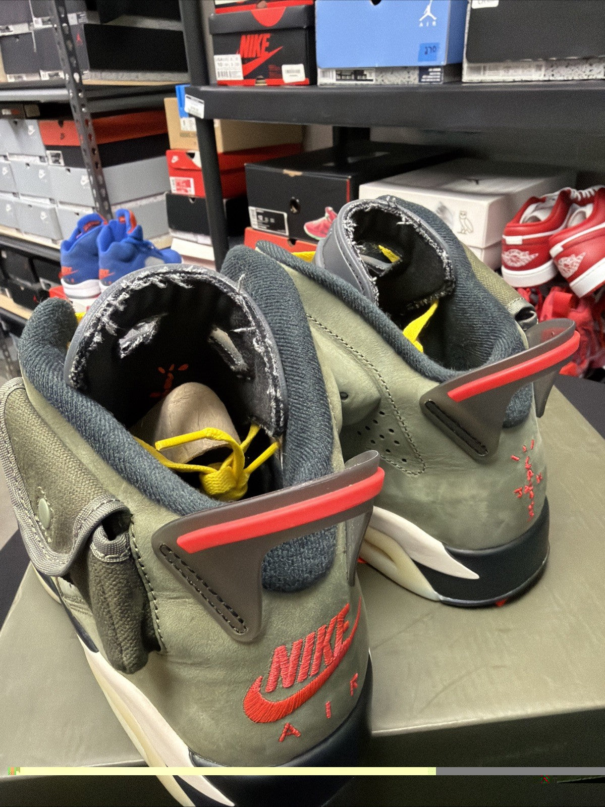 Travis Scott x Jordan 6 Retro Olive - Size 10.5 - product image from the listing.