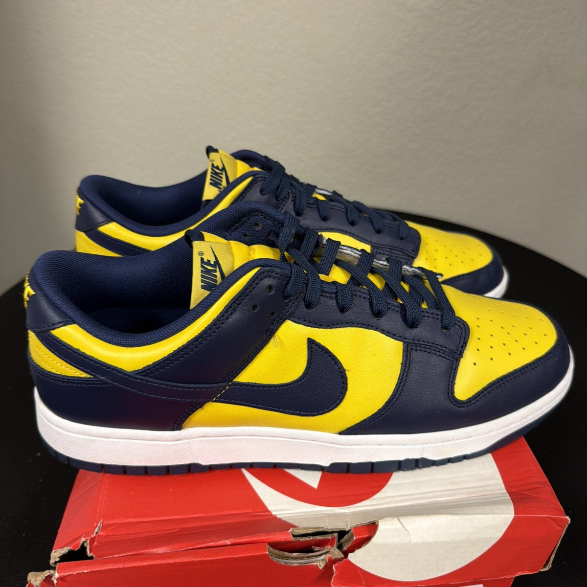Men's Nike Dunk Low 2021 'Michigan Wolverines' Size 13 Sneakers | DD1391-700 - product image from the listing.
