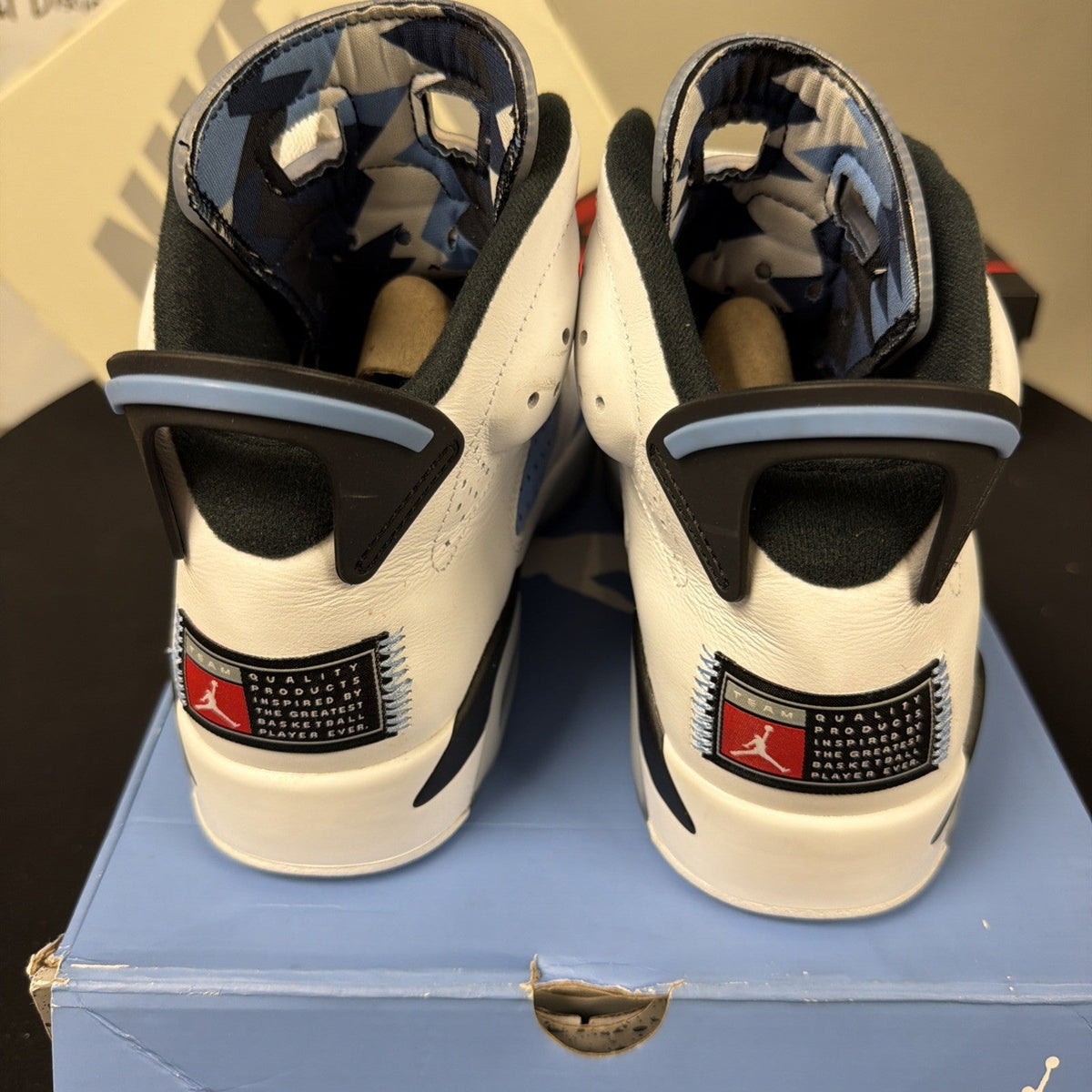 Men's Nike Air Jordan 6 Retro University Blue White Black Size 9 CT8529 410 - product image from the listing.